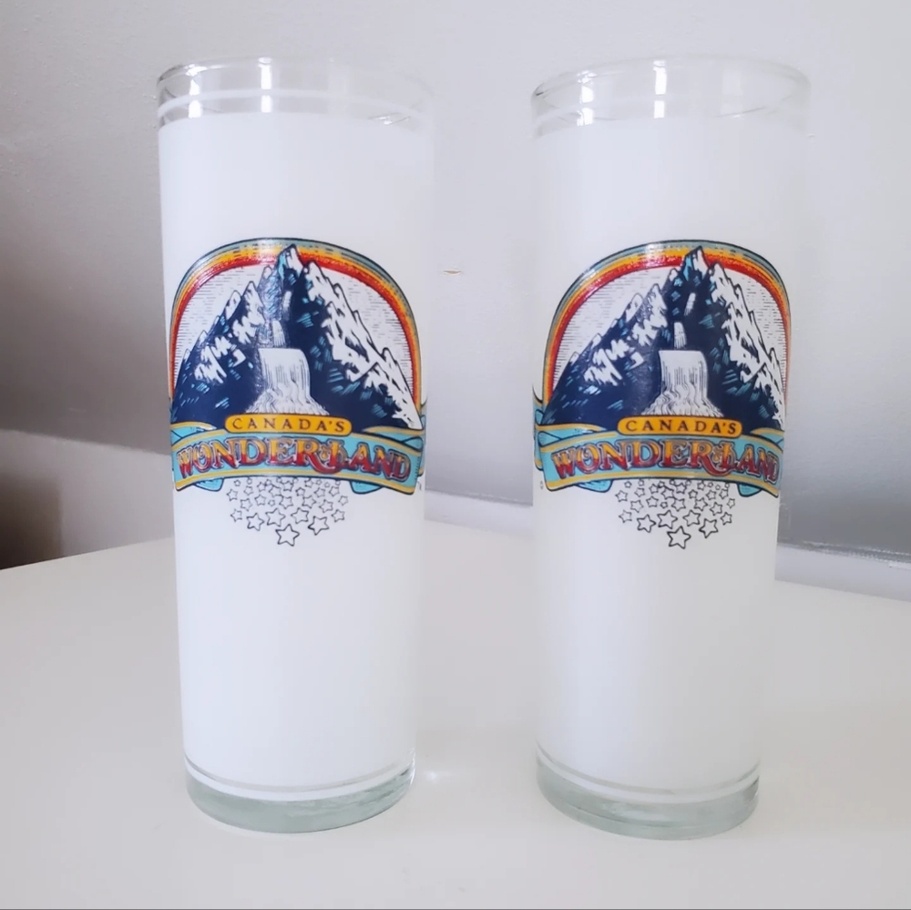 80s retro Canada's Wonderland Souvenir Glasses